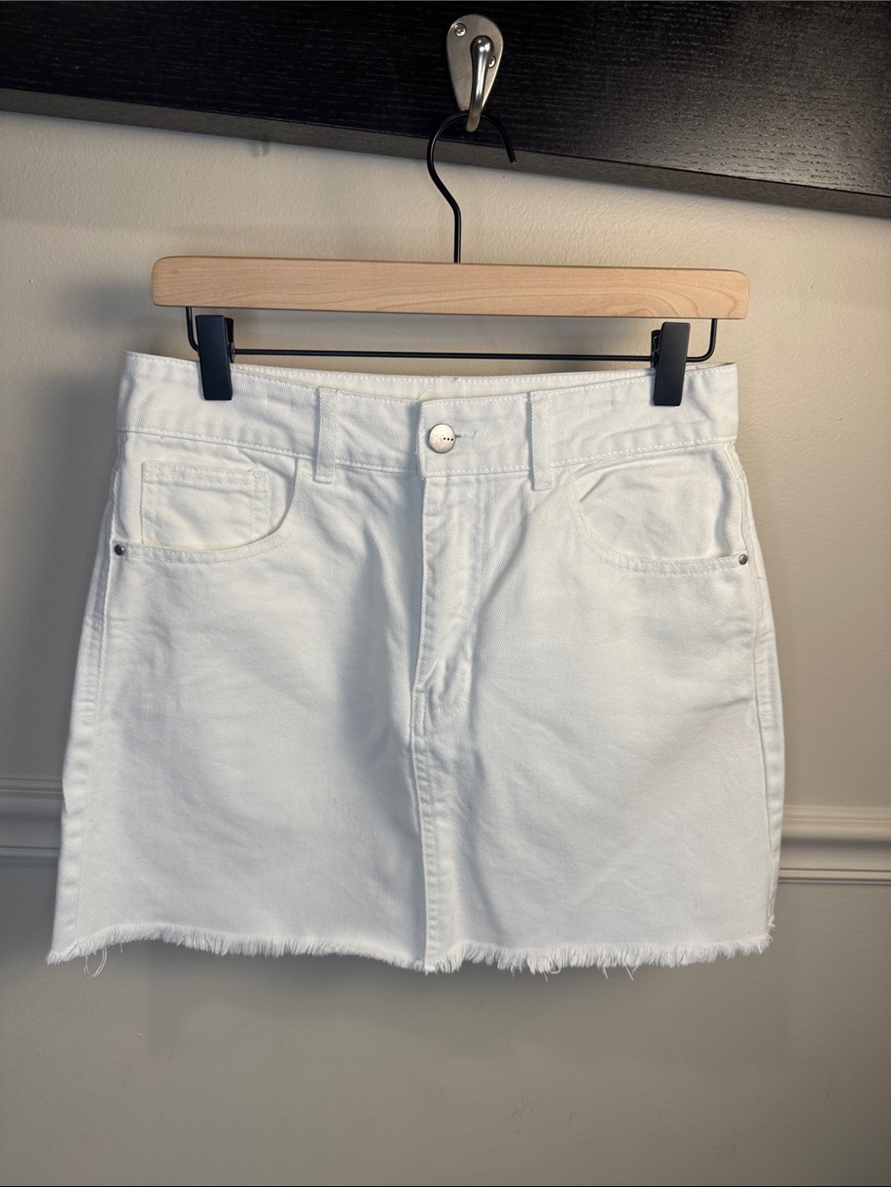 TGLA (Francesca’s Brand) White Denim Mini Skirt Frayed Hem Zip Fly - Size S